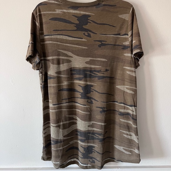BUNDLE OF 3 shirts in Camouflage, dusty pink, gray, Short Sleeve Tee Shirts - Picture 2 of 9